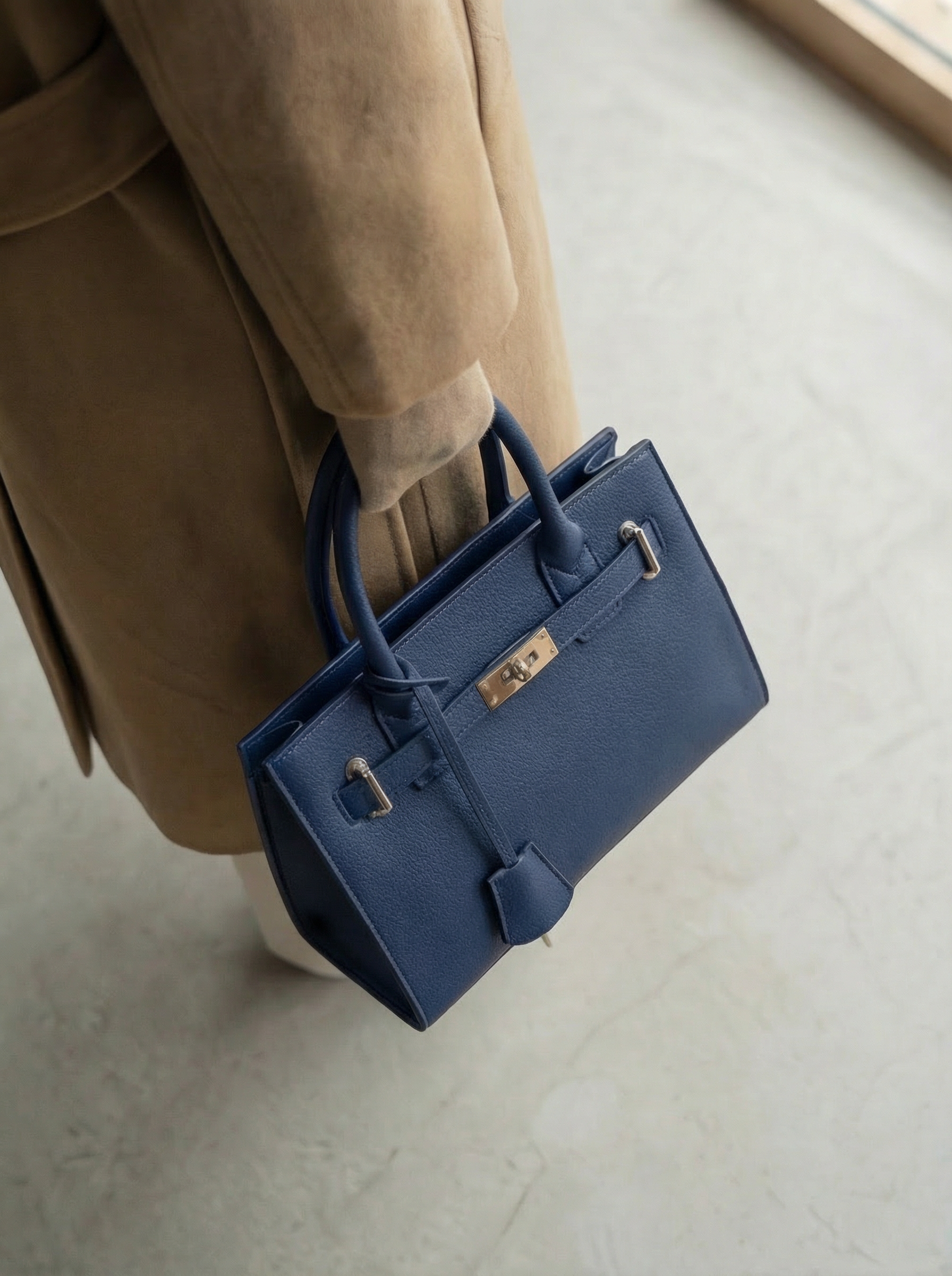 Liorah | Bolso grande de piel vegana con cartera 